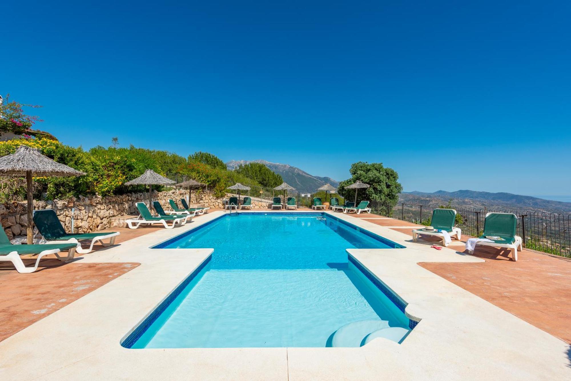 Cantueso Holiday Park Periana ภายนอก รูปภาพ