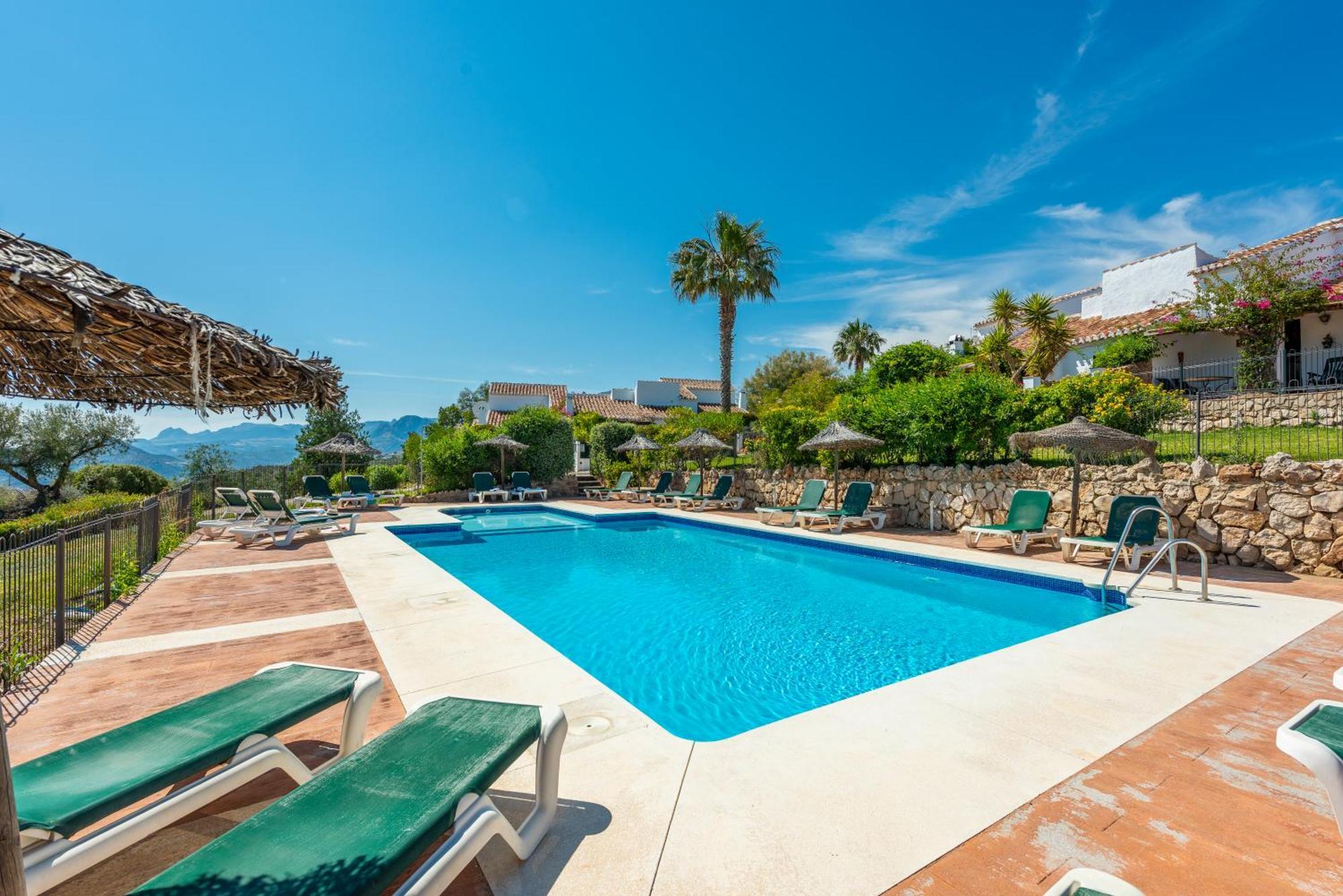 Cantueso Holiday Park Periana ภายนอก รูปภาพ